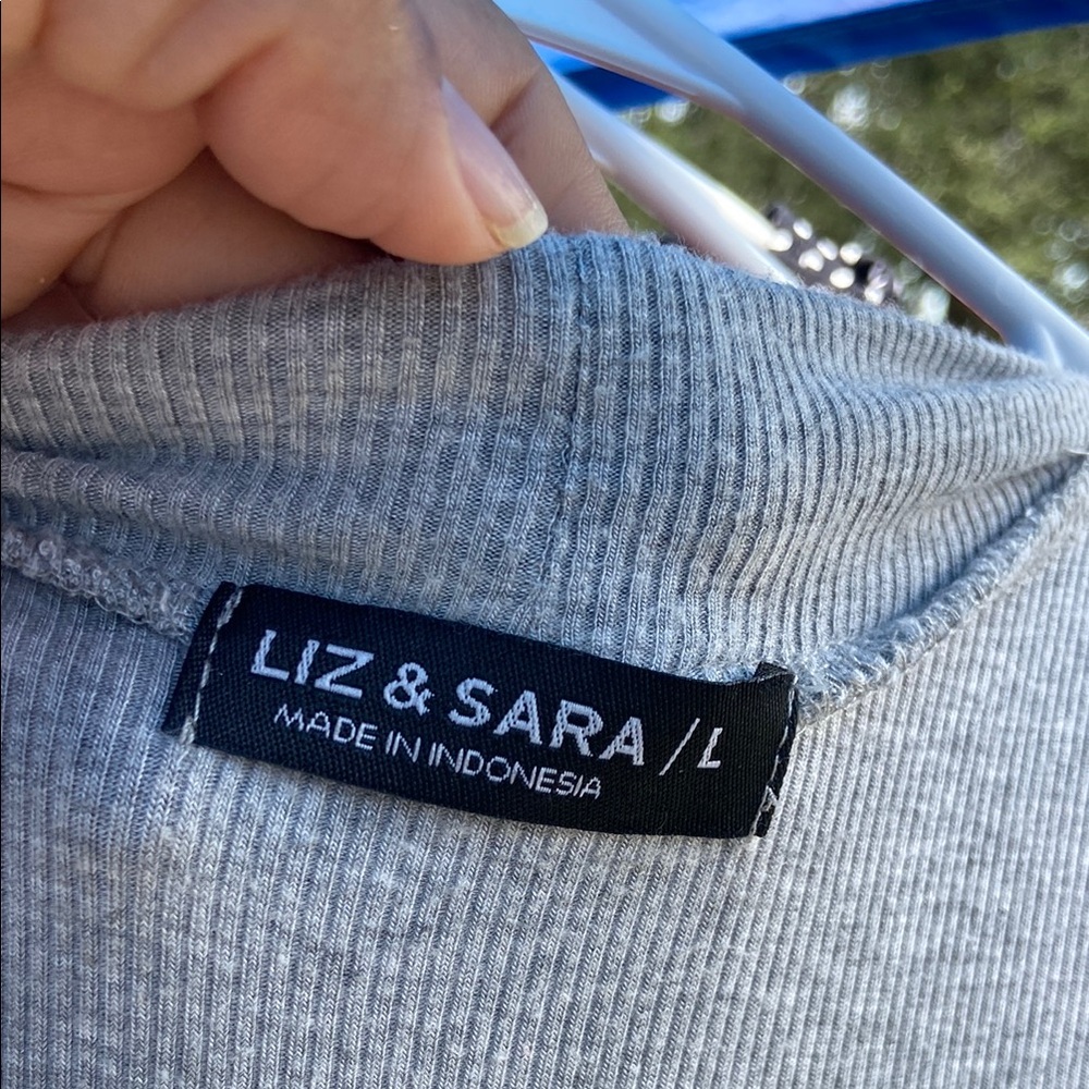 Liz & Sara Gray Ribbed Top